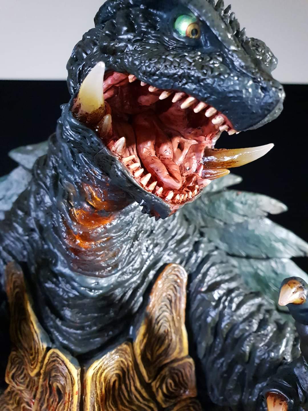 EZHobi Omega Beast Gamera 1999